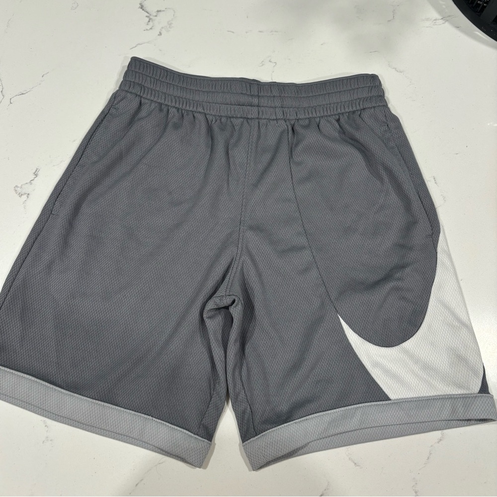 Boys dri-fit Nike basketball shorts